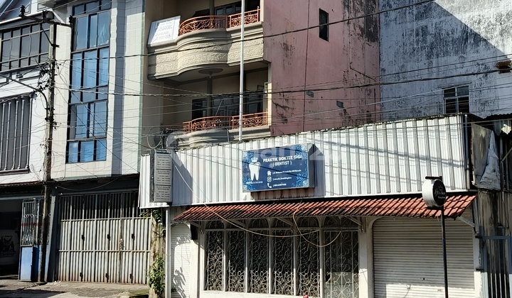 Shop House Near Jl Sudirman, Suitable for Shops, Offices, Business. Shop House Near Jl Sudirman, Suitable for Shops, Offices, Business.