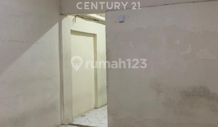 Business House by the Road, Strategic Location in Cempaka Putih R2304