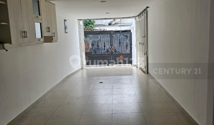2-Storey Flood-Free House with Swimming Pool in East Tebet R1936 2