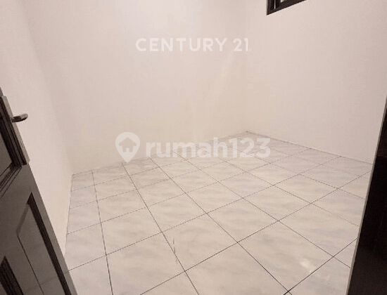 3-Story Flood-Free House Johar Baru Central Jakarta S9577 2