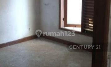 3-Storey House with Strategic Location and Flood-Free in Condet S7950 2