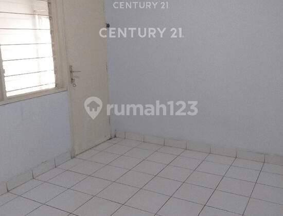 Rumah Bangunan Lama One Gate System Di Warung Buncit R2215