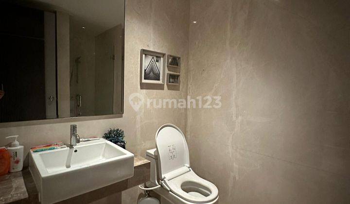 kamar mandi apartment mewah di kuningan 3+1