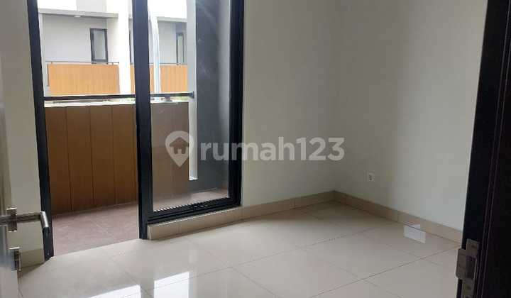 For rent: nice 2-story house in Regia SCG cluster, Summarecon Crown Gading, Bekasi. 2