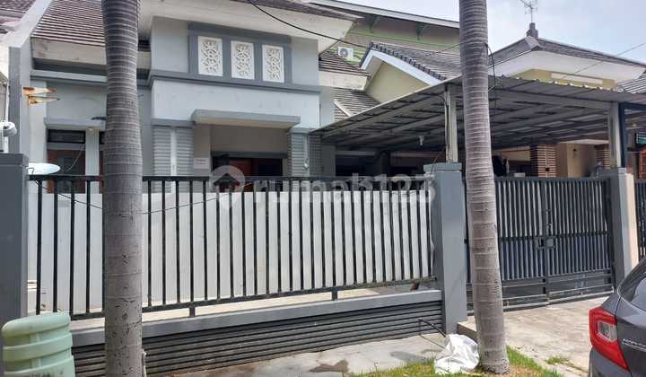 For Rent Nice House in Aralia Cluster in front of the Park 3+1 Bedrooms Harapan Indah