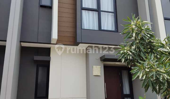 Disewakan Rumah Minimalis , Baru & Bagus 2 LT Semi Furnished di Cluster Regia Summarecon Crown Gading 