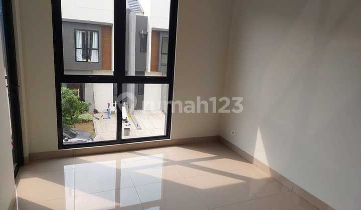 Dijual Rumah di Cluster Regia Sumarecon Crown Gading Bekasi