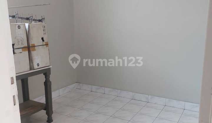 Di jual rumah bagus di bulevard hijau pinggir jalan bisa untuk dagang lokasi strategis dekat dengan area komersil Di jual rumah bagus di bulevard hijau pinggir jalan bisa untuk dagang lokasi strategis dekat dengan area komersil