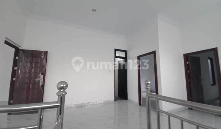 dijual Rumah Baru di Harapan Indah kamar banyak 2 lantai siap huni