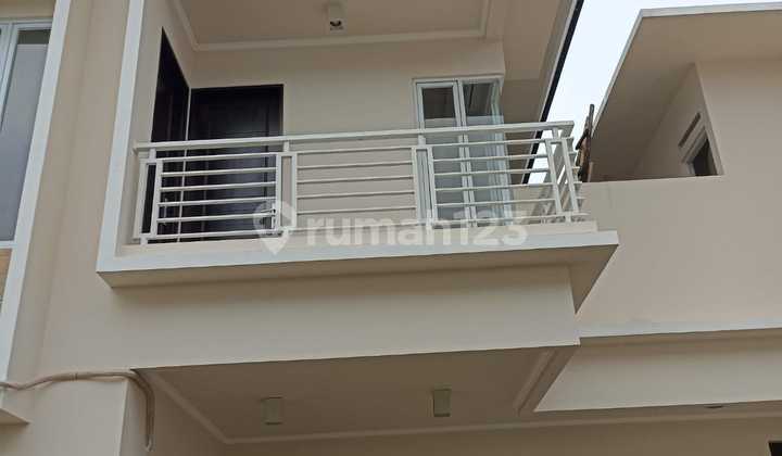 Rumah di Komplek Town House Cipinang Cempedak Jakarta Timur  3
