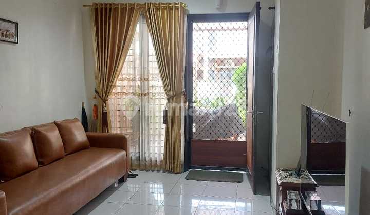  Di jual rumah 2 lantai semi furnished dalam.cluster aralia harapan indah 2