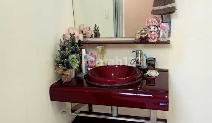  Di jual rumah bagus dekat summarecon bekasi luas 200m2 pinggir jalan