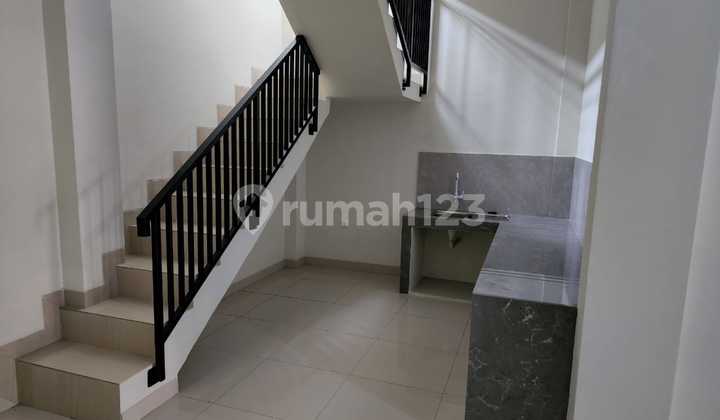 Dijual Rumah 2,5 Lantai di Taman Harapan Baru - Bekasi 2