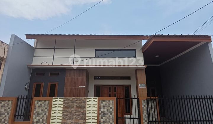 For sale beautiful new ready-to-occupy corner house in Griya Asri Bekasi, land area 96 M2