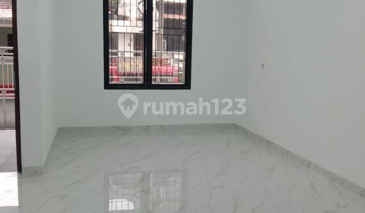 Dijual Rumah Baru 2 lantai di Harapan Indah Bekasi 2