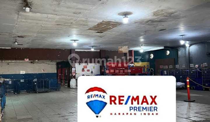 For Rent: Sentra Niaga Warehouse with spacious size and complete facilities, ready to use for business or goods storage.