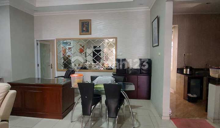 Di jual rumah bagus di bulevard hijau pinggir jalan bisa untuk dagang lokasi strategis dekat dengan area komersil Di jual rumah bagus di bulevard hijau pinggir jalan bisa untuk dagang lokasi strategis dekat dengan area komersil