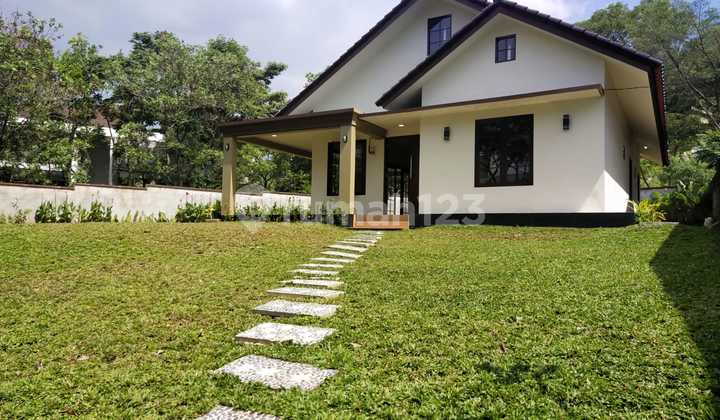 READY-TO-OCCUPY HOUSE, HOEK POSITION, LAKESIDE HOME COMPLEX, SENTUL CITY
