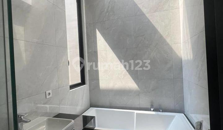 Best Deal! Rumah 3 Lantai Rooftop View Keren di Citraland Surabaya 2