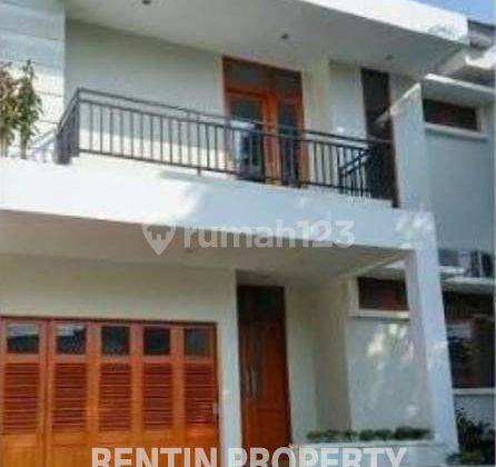 Disewakan Rumah di Kemang Dalam 4 Kamar Tidur Semi Furnished 1