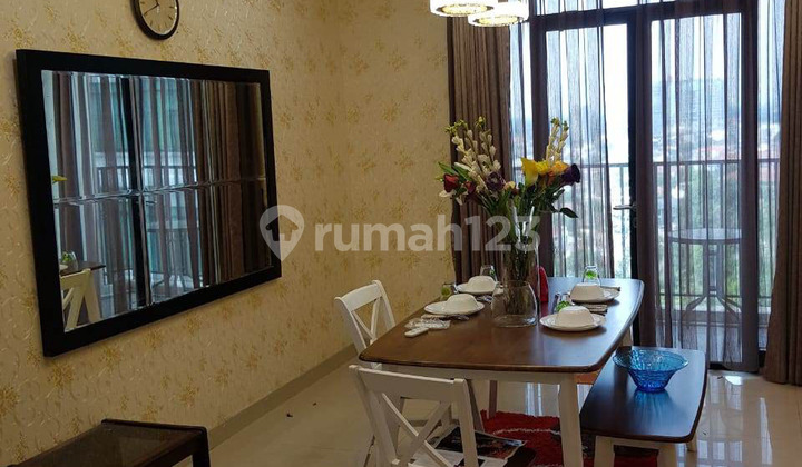 Sewa Apartemen Hamptons Park 2 Bedroom Lantai Tengah Furnished