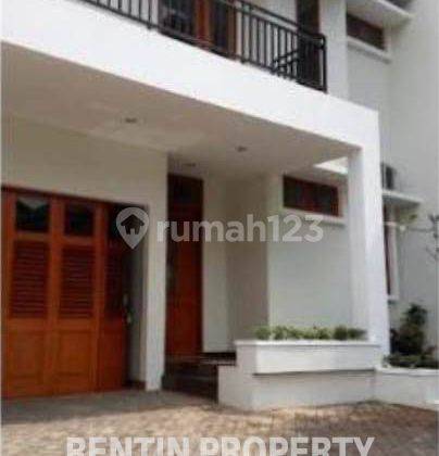 Disewakan Rumah di Kemang Dalam 4 Kamar Tidur Semi Furnished 2