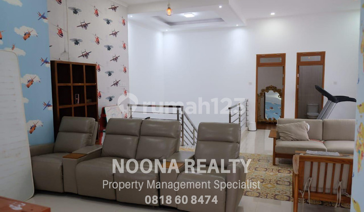For Sale: House in Bendungan Hilir, 4 Bedrooms, 2 Floors, Good Condition