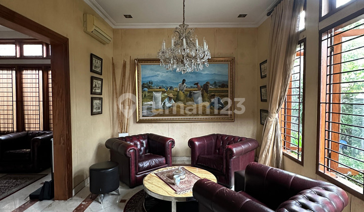 Dijual Rumah di Senopati 2 Lantai Lokasi Strategis Plus 2