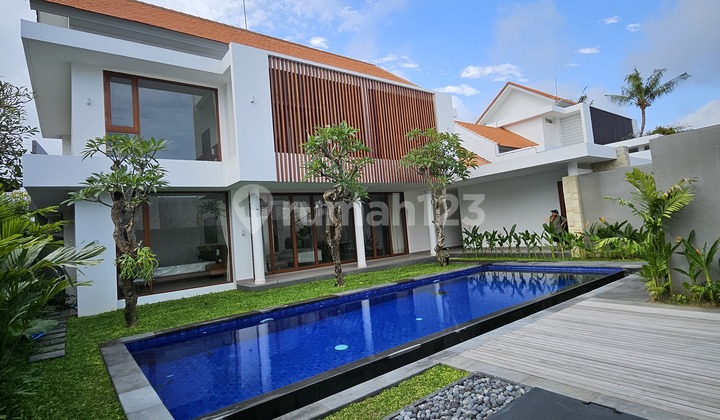 Cemagi Padung Beachside Luxury New 3 Bedrooms Private Villa Available For Yearly Rent