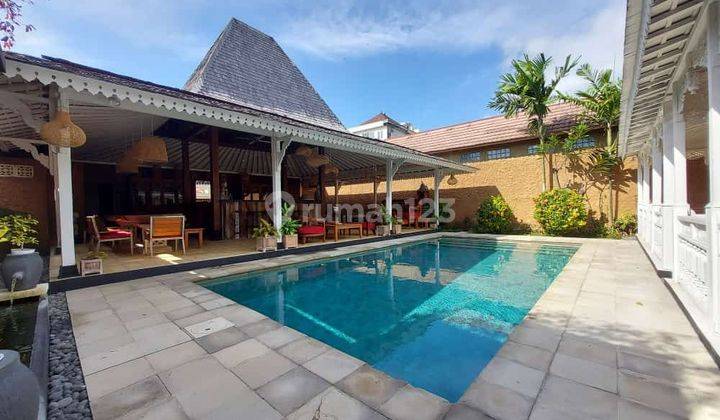 SPECIAL PRICE !!Leasehold 3 bedrooms joglo Style Villa located at beachside sanur  2