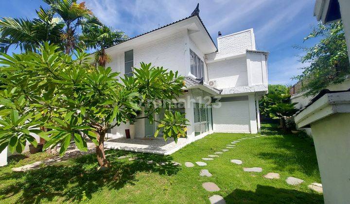 Leasehold 4 bedrooms Villa in Seminyak area 
 1