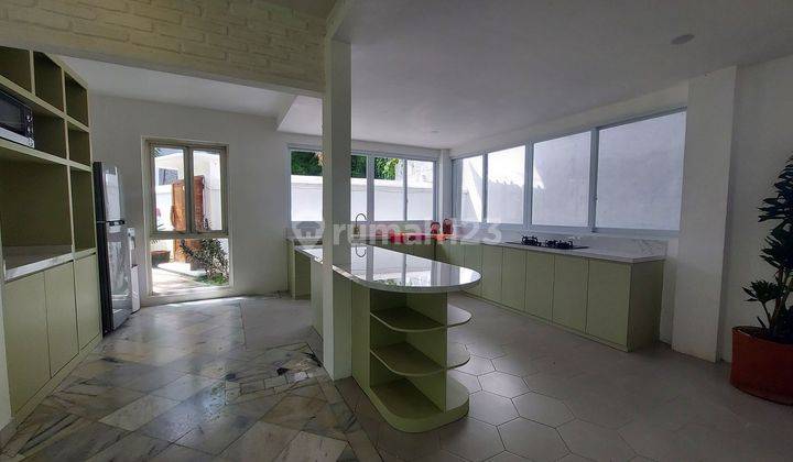 Leasehold 4 bedrooms Villa in Seminyak area 
 2