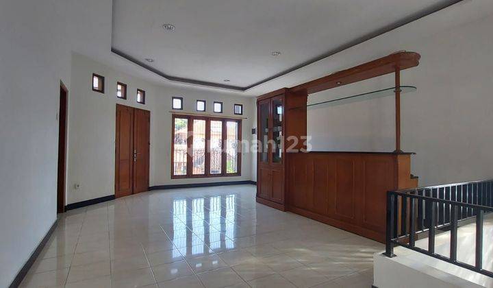 Disewakan Rumah Semi Villa 3 Kamar Tidur Renon Area 2