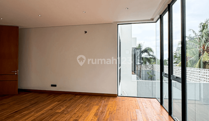 Rumah 2 Lantai Bagus Unfurnished di Kemang, Jakarta Selatan 2