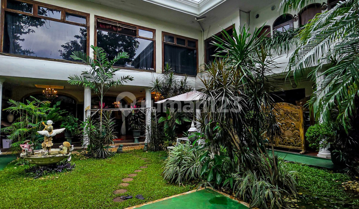 Siap Huni, Rumah Old Money, 2 Lantai, SHM, Bebas Banjir 1