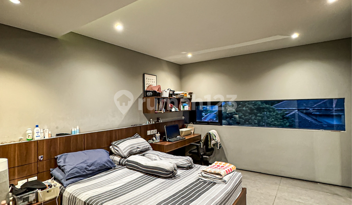 Rumah Mewah 3 Lantai Karya Arsitek di Bangka 8, Kemang - Desain Unik & Elegan 2