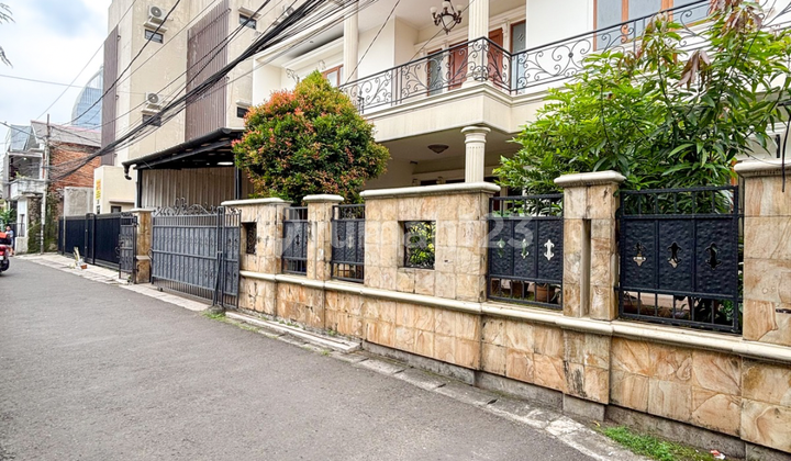 Siap Huni, Rumah di Cilandak , 2 Lantai, SHM, Bebas Banjir