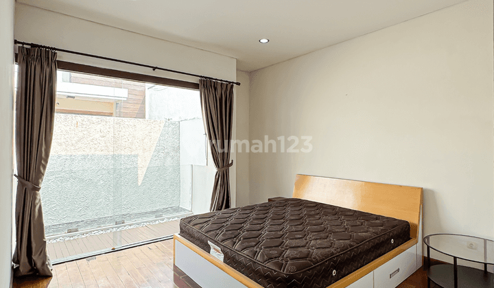 Rumah 2 Lantai Bagus Semi Furnished di Pejaten Barat, Jakarta Selatan 2