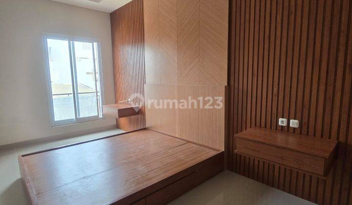 Rumah 3 Lantai Bagus Unfurnished SHM di Taman Ratu, Jakarta Barat 1