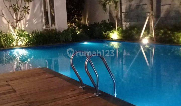 Rumah Hoek 2 Lantai Mewah Dengan Kolam Renang Villa Cibubur Jakarta Timur 1