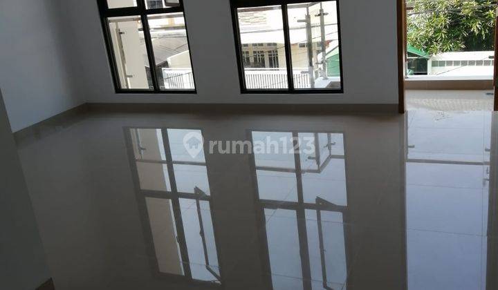 Rumah 3 Lantai Baru Unfurnished SHM di Duri Kepa Jakarta Barat 1