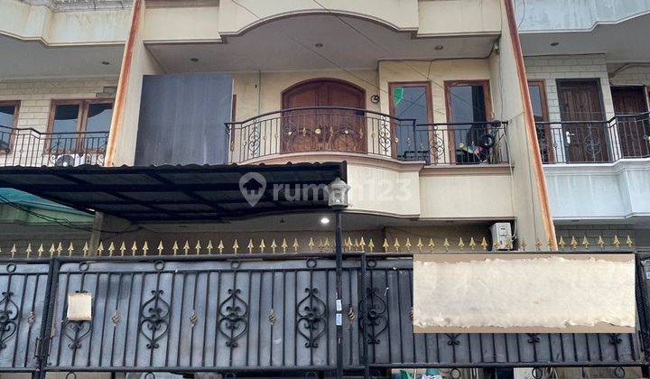 Rumah Bagus 3 Lantai Komplek Taman Ratu Jakarta Barat  1