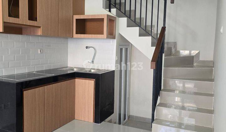 Rumah 3 Lantai Bagus Unfurnished SHM di Taman Ratu , Jakarta Barat 2