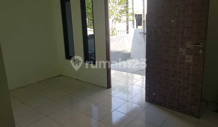Rumah Bangunan di Tengah Kota 2