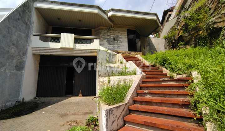 Rumah 2 Lantai Disewakan di di S. Parman 1