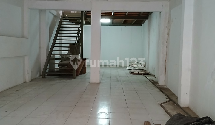 Ruko 2 Lantai Tengah Kota Disewakan 2