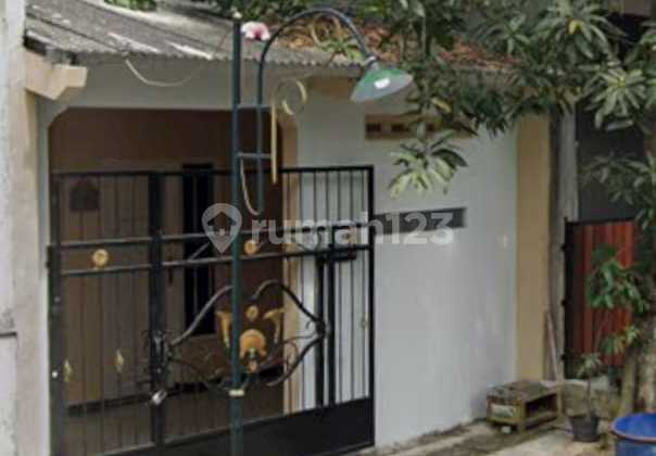 Ready-to-Live House for Quick Sale in Plamongan Indah 1