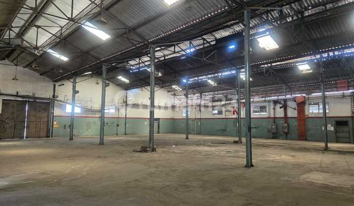 Warehouse for Rent on Main Road in Srondol Banyumanik