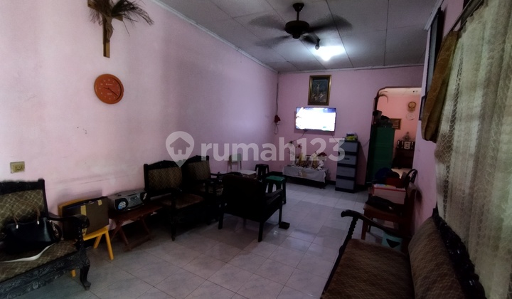 "House for Quick Sale on Jalan Tambak Mas, North Semarang" 2