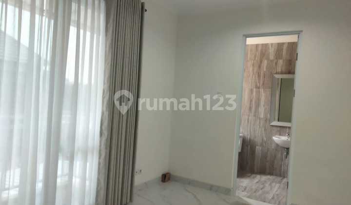 For Sale Paramount House 4+1 Bedrooms, Ready to Move In 2